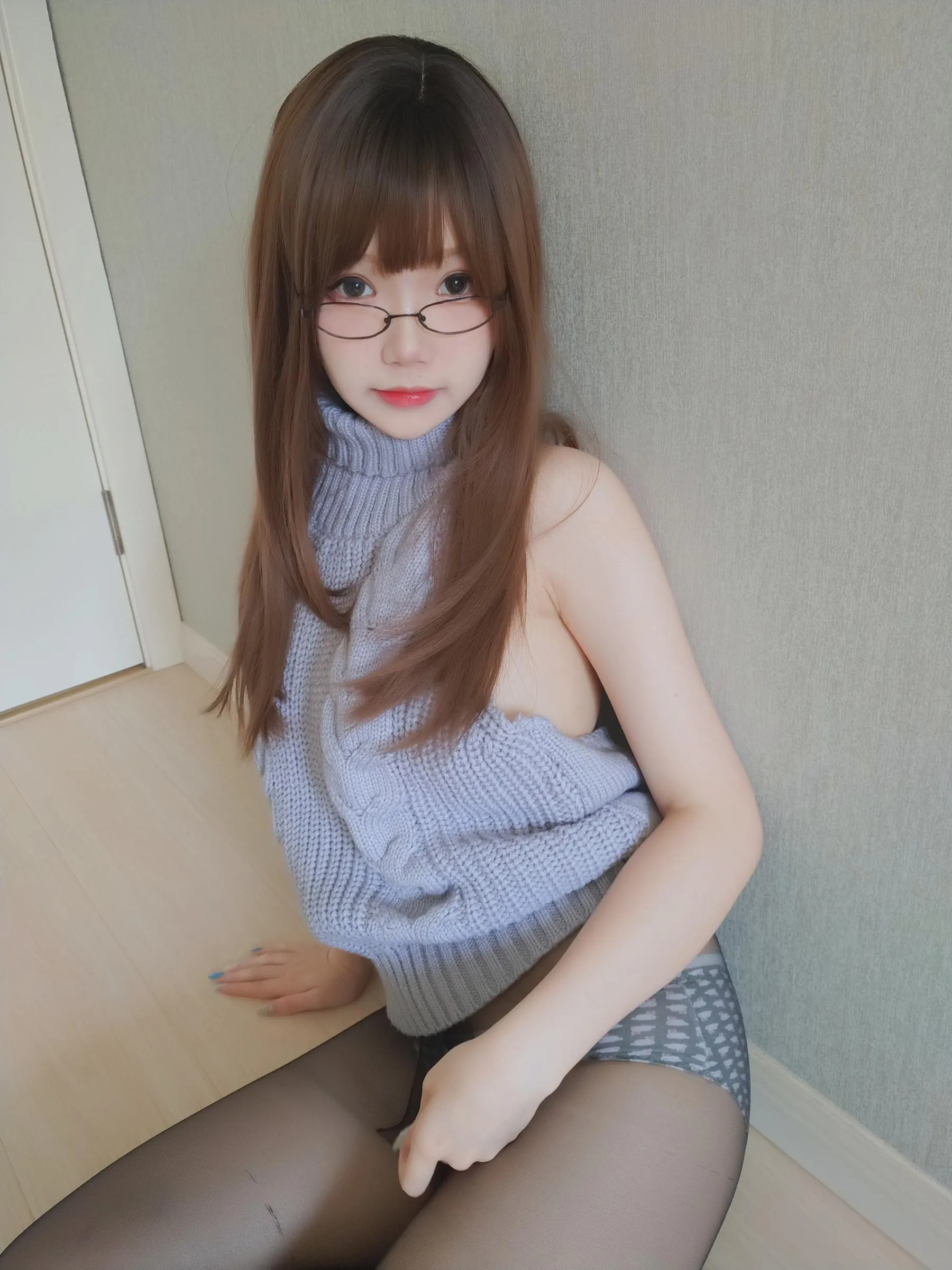 雪晴Astra – 自撮Vol.23 黑丝漏背毛衣 [69P]插图9